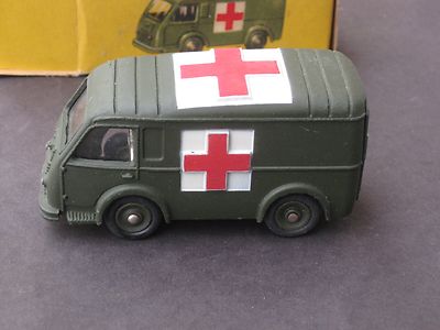 ミニカー DINKY No.80F MILITARY AMBULANCE RENAULT Dinky Toys 80F Renault Army Militaire Ambulance Made in