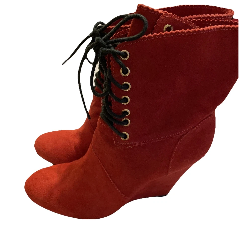 "Botines con cordones negros de gamuza roja de 4"" Betsey Johnson para dama - talla 8" Foto 2 de 4