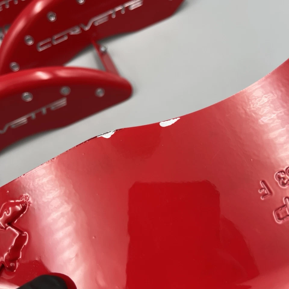 Cubiertas de pinza de freno MGP Chevrolet Corvette 2006-2013 rojo/plateado -13083SCV6RD Foto 4 de 4