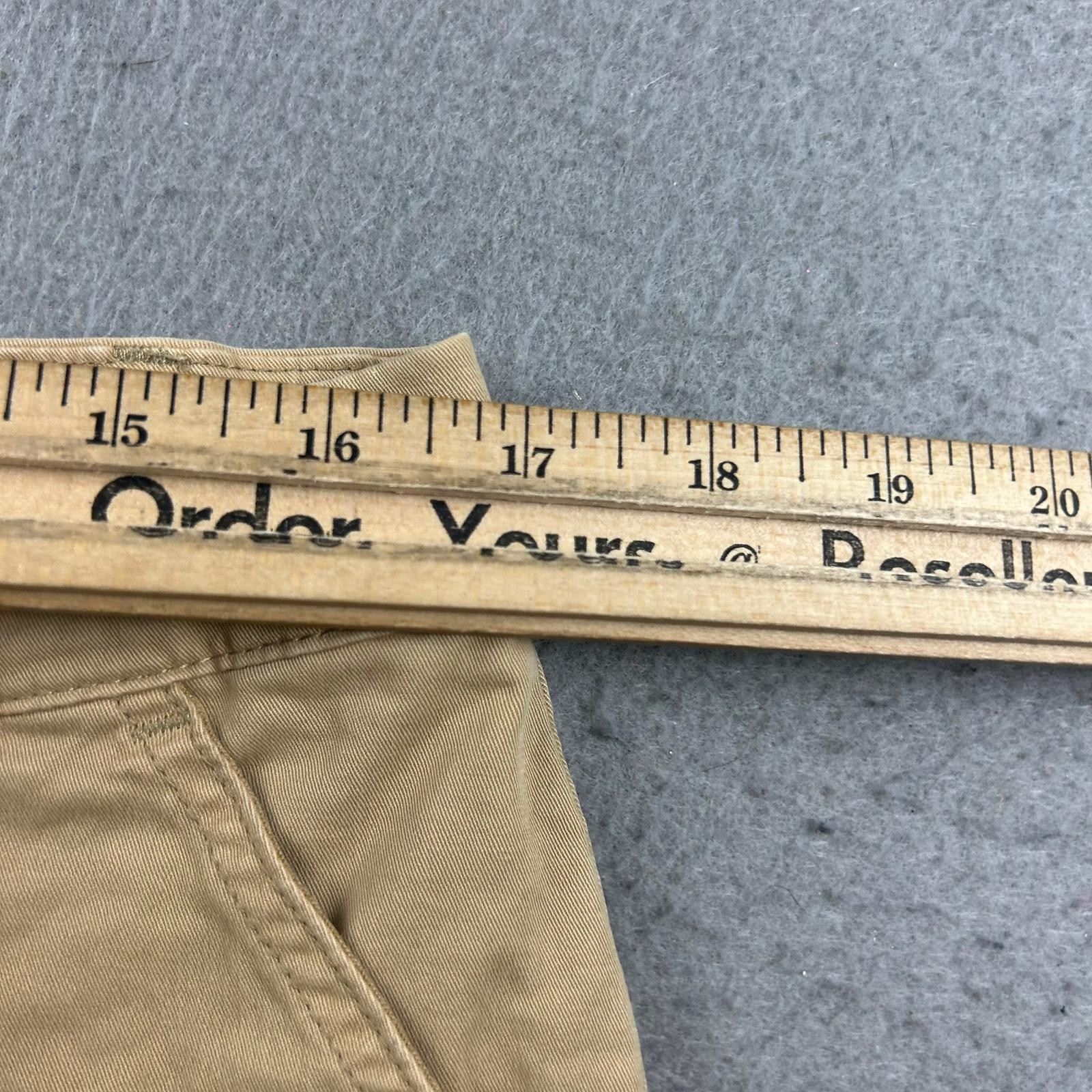 Chubbies Shorts Mens 34 Beige Flat Front Regular Fit Lightweight Chino