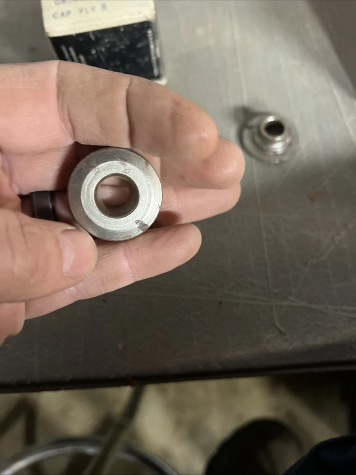 Quantidade (5) Tampas de mola de válvula Chevrolet Vega 3980281 NOS GM 71 72 73 74 75 - Imagem 2 de 3