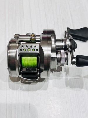 Calcutta Conquest BFS XG RIGHT Bait Reel 【Bonus】Glitch Oil (Blue)