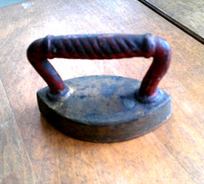 Miniature CAST Sad Iron Salesman Sample Child  s Toy-RED TWISTED HANDLE