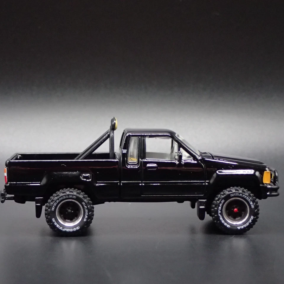 1985 85 TOYOTA SR5 PICKUP TRUCK BACK TO THE FUTURE 1/64 SCALE DIECAST MODEL CAR - Image 3 of 4