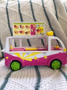 shopkins bus