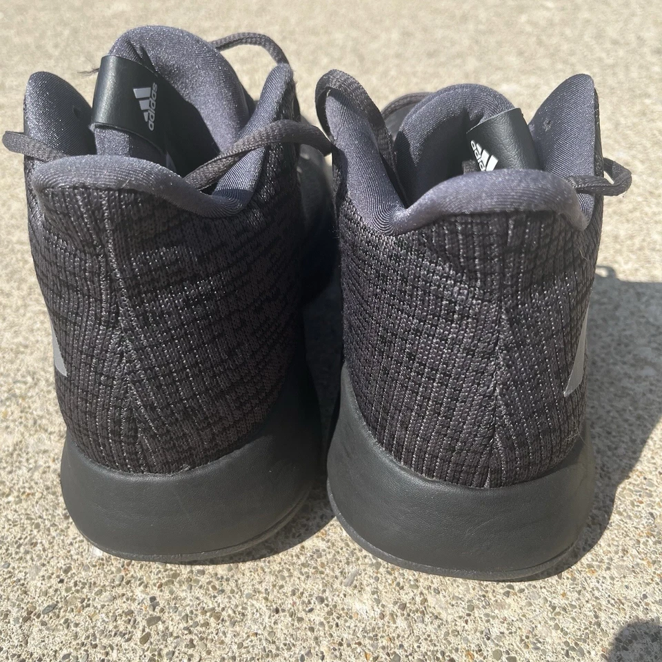 Tênis de basquete masculino Adidas Mad Bounce Utility preto e cinza tamanho 7.5 - Imagem 4 de 4