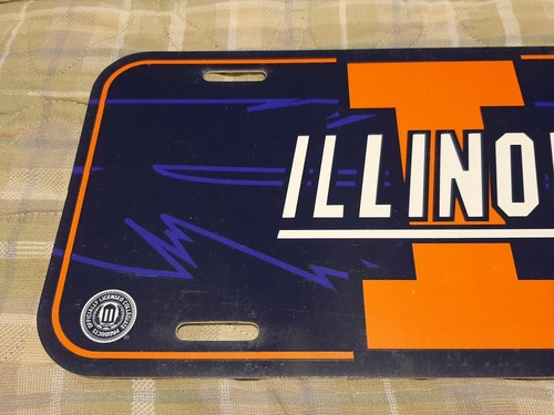 ILLINOIS FIGHTING ILLINI VINTAGE PLASTIC AUTO TAG LICENSE PLATE (NOT PERFECT) - Picture 3 of 6
