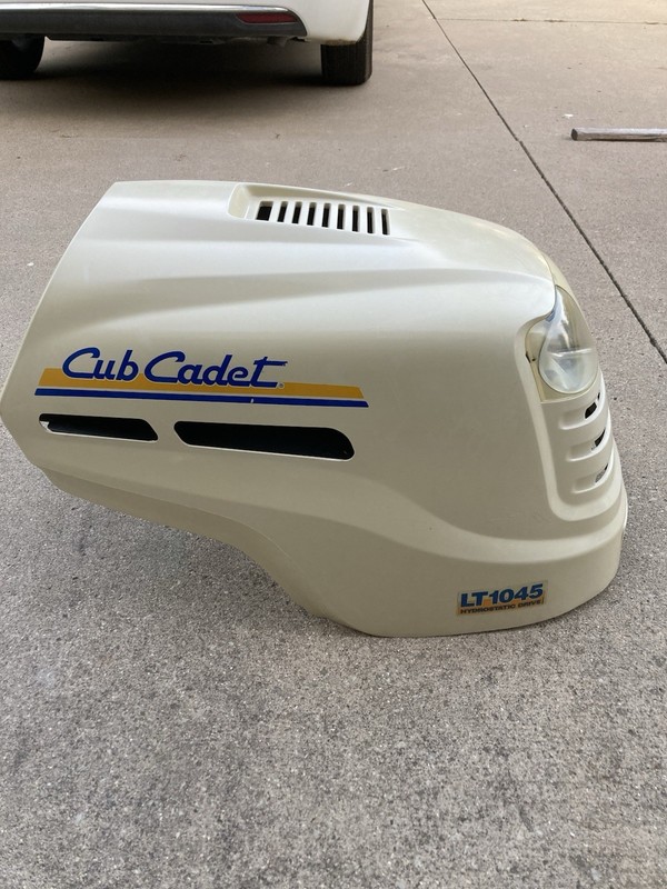 Cub Cadet LT 1045 Riding Lawn Mower Hood & Lights Very Good Condition 