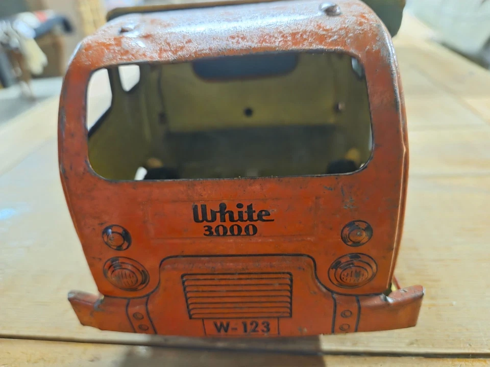 Camión de volteo Mustang Wolverine White 3000 años 50 Foto 3 de 4