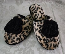 New size 7-8 women s cheetah slippers W/black Flower Decoration Cute