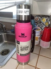 Stanley Thermos 1.5 qt Neon Electric Pink RARE New Release Limited Edition