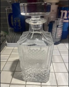 Maxwell Verona Decanter Set with Lid/Stopper, 2-Piece (Decanter + Stopper)