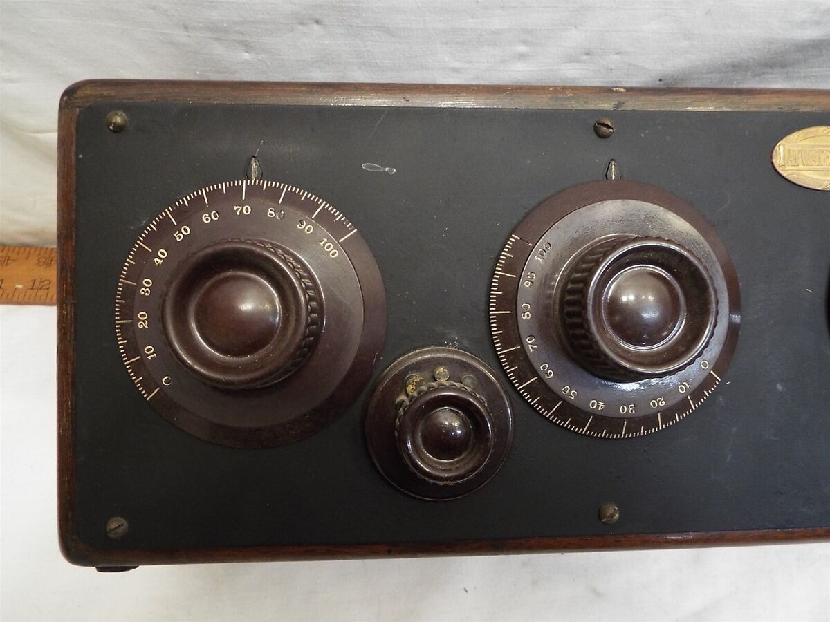 Antique Atwater Kent Model 20 Tube Compact Radio Receiver Antique Atwater Kent Model 20 Tube Compact Radio Receiver