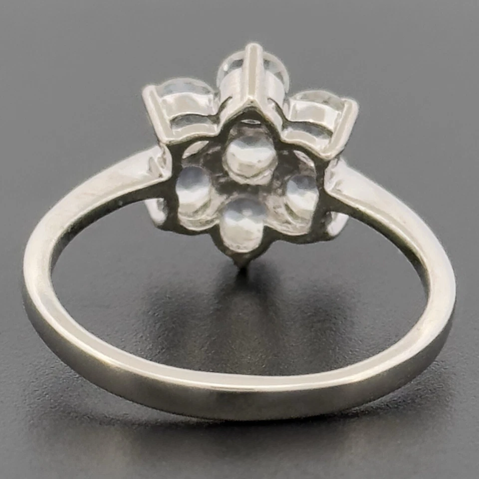 Anillo con racimo de margaritas topacio místico de oro blanco de 9 quilates talla N con sello Foto 4 de 4