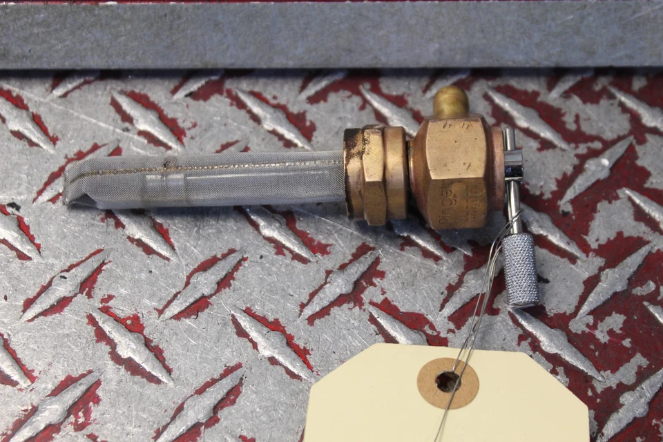 1995 HARLEY DAVIDSON DYNA SUPER GLIDE PNGEL FUEL PET COCK PETCOCK DSG18 - Image 2 of 4