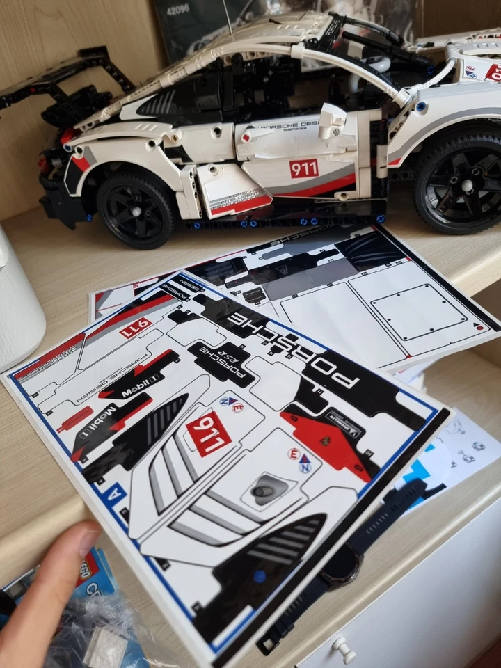 LEGO Technic 42096 Porsche 911 RSR, foto 2 di 5