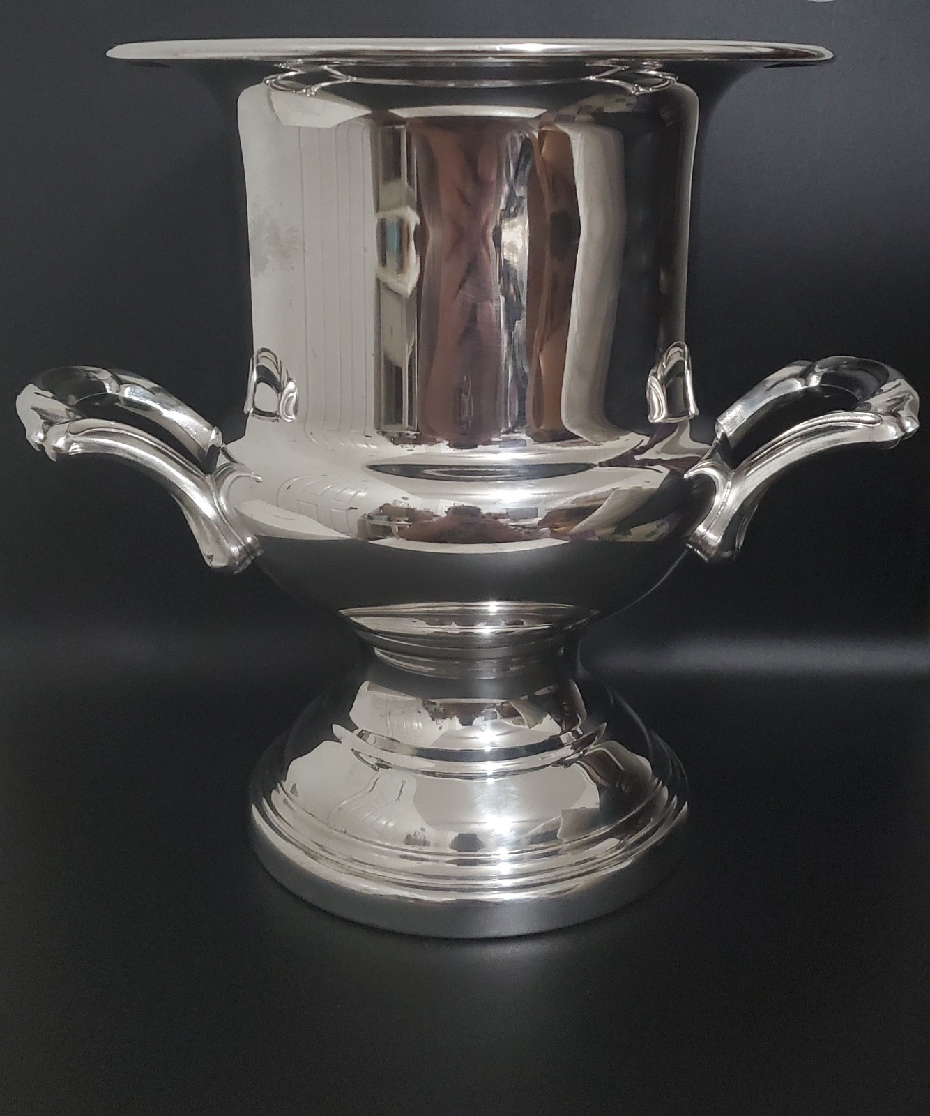 Oneida silver-plate trophy-style champagne ice bucket
