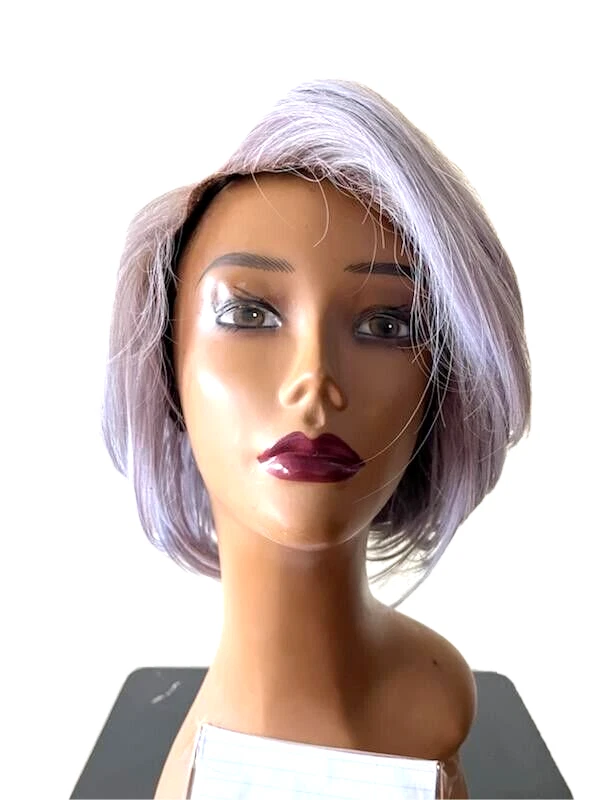 Peluca precortada en capas morada con parte lateral Foto 2 de 4