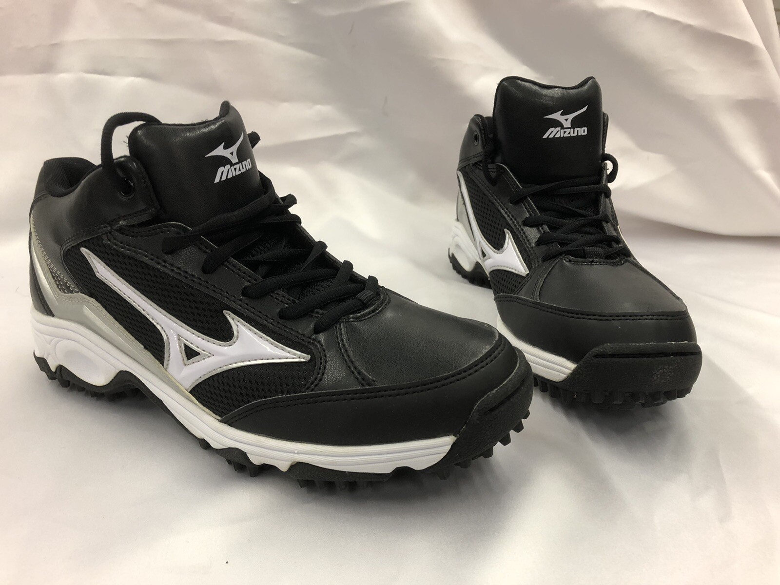 best shoes for slow pitch softball