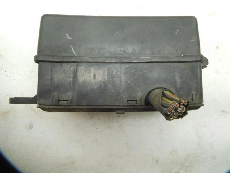 Caja de relé de fusibles de motor Mazda MPV VAN 1992 uN-26 Foto 4 de 4