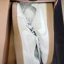 Nike Mens White/Gum Low Top Lace Up Athletic ...