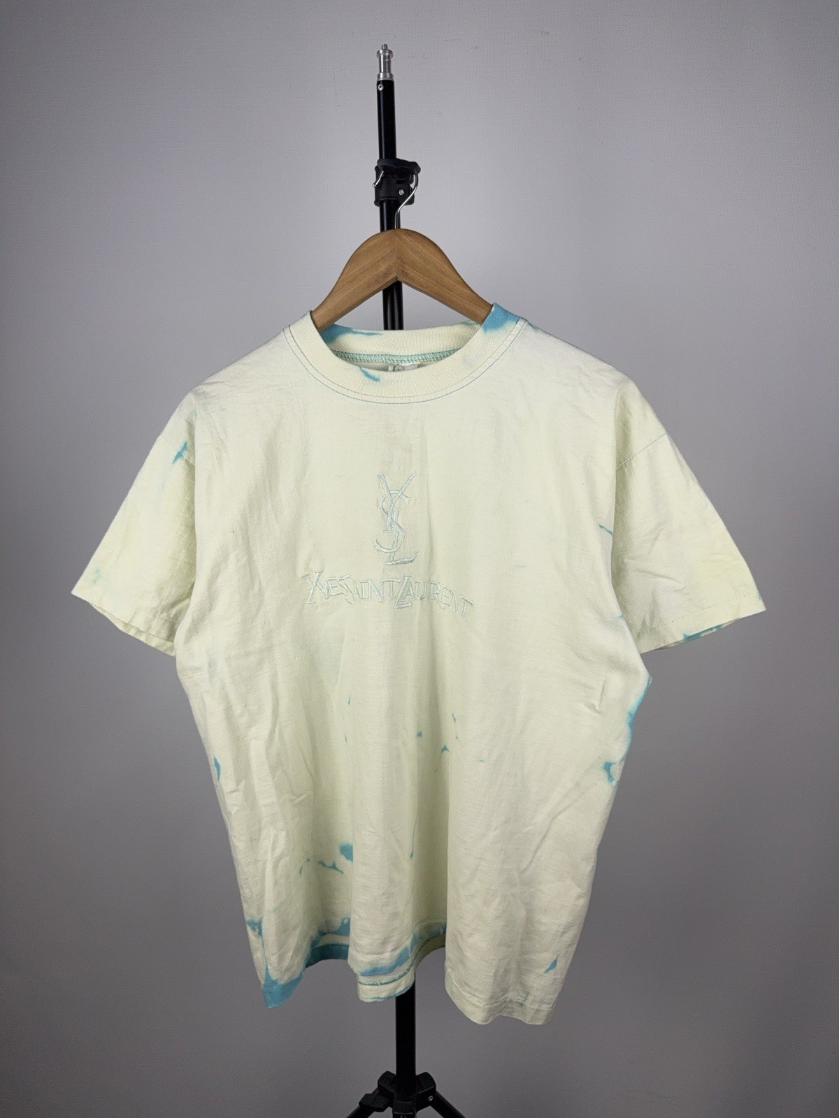 SAINT LAURENT T shirt stile Y2K anni 90 tinta candeggina come nuova maglietta ispirata YSL logo uomo taglia M