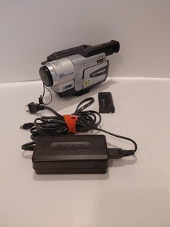 SONY DCR TRV130 Digital8 Tape Digital Video Camera HANDYCAM Complete Working Set
