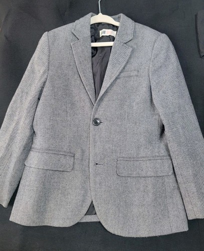 Kleiner Junge Blazer Größe 5-6, Etikett 6-7, fällt klein aus - Bild 11 von 17