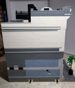 LEGO Creator Expert 10251 Brick Bank w/Instructions No Box Missing 2 pcs Read 