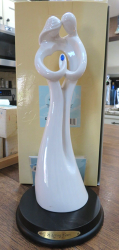 Kim Lawrence CIRCLE OF LOVE-25 LOVING YEARS 117553 W/ BASE Enesca Figurine NIB