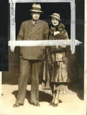 1935 Press Photo Cornelius Vanderbilt, Jr. & bride Helen Varner in New Mexico