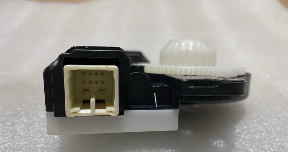 63260‑42140 Toyota RAV4 Panoramic Roof Sunshade Motor Assembly 2019–2025 Foto 4 de 4