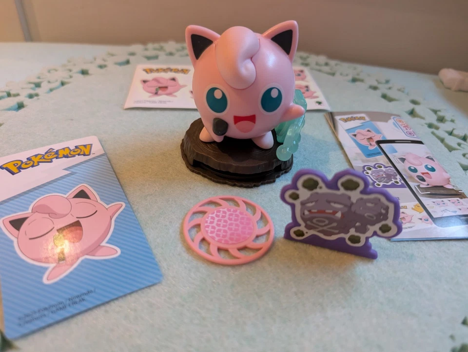Kinder Überraschung Riesen-Ei Pokémon 2025 Pummeluff + Sticker BPZ - Bild 1 von 4