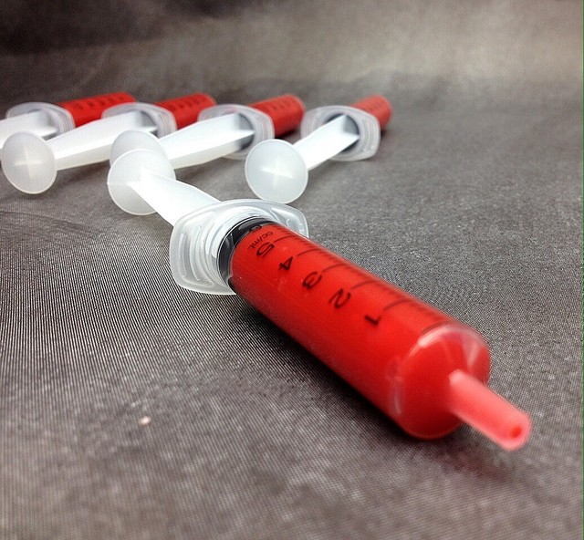 Drug 2x SYRINGE Style Needles Shaped Collectible with FAKE RED BLOOD