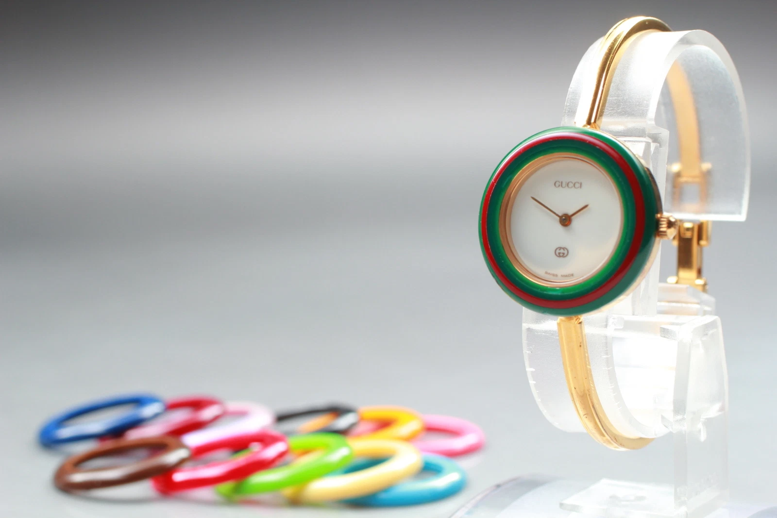 [Presque comme neuve] Montre à quartz femme GUCCI lunette changeante 11/12,2 L blanche 12 couleurs 
