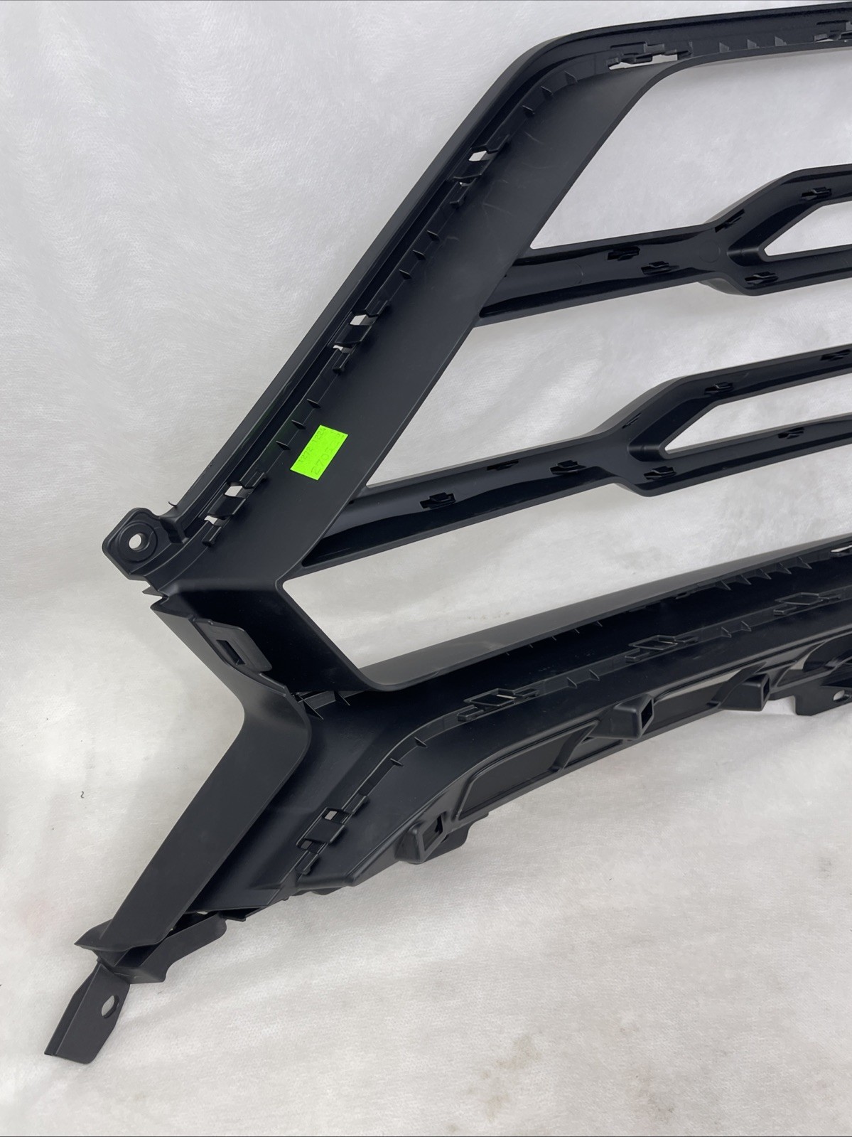 OEM LAMBORGHINI URUS LEFT FRONT BUMPER GRILL, BLACK, 4ML8076813FZ, New