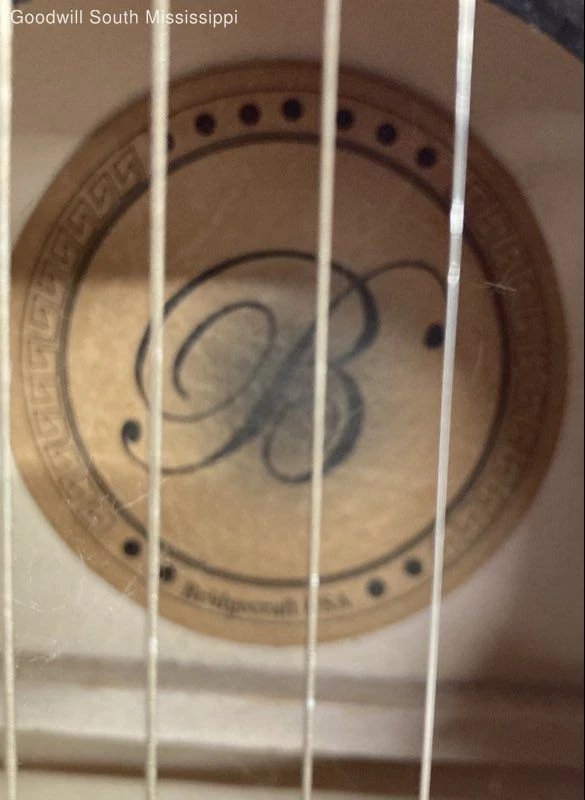 Guitarra acústica Bridgecraft rosa Foto 4 de 4