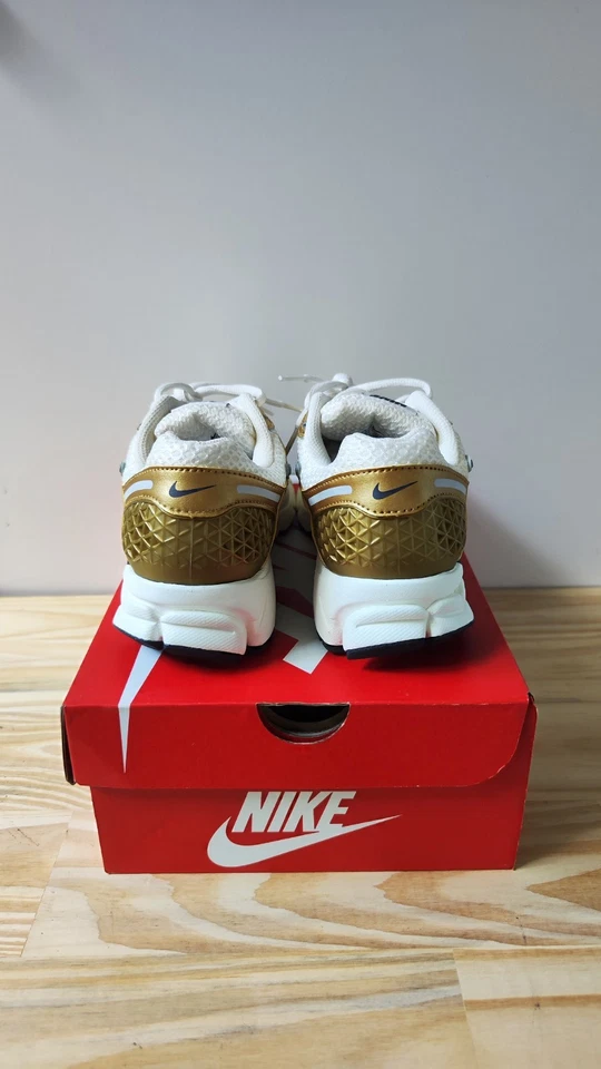 Nike ZOOM VOMERO 5 - Photo 4/4