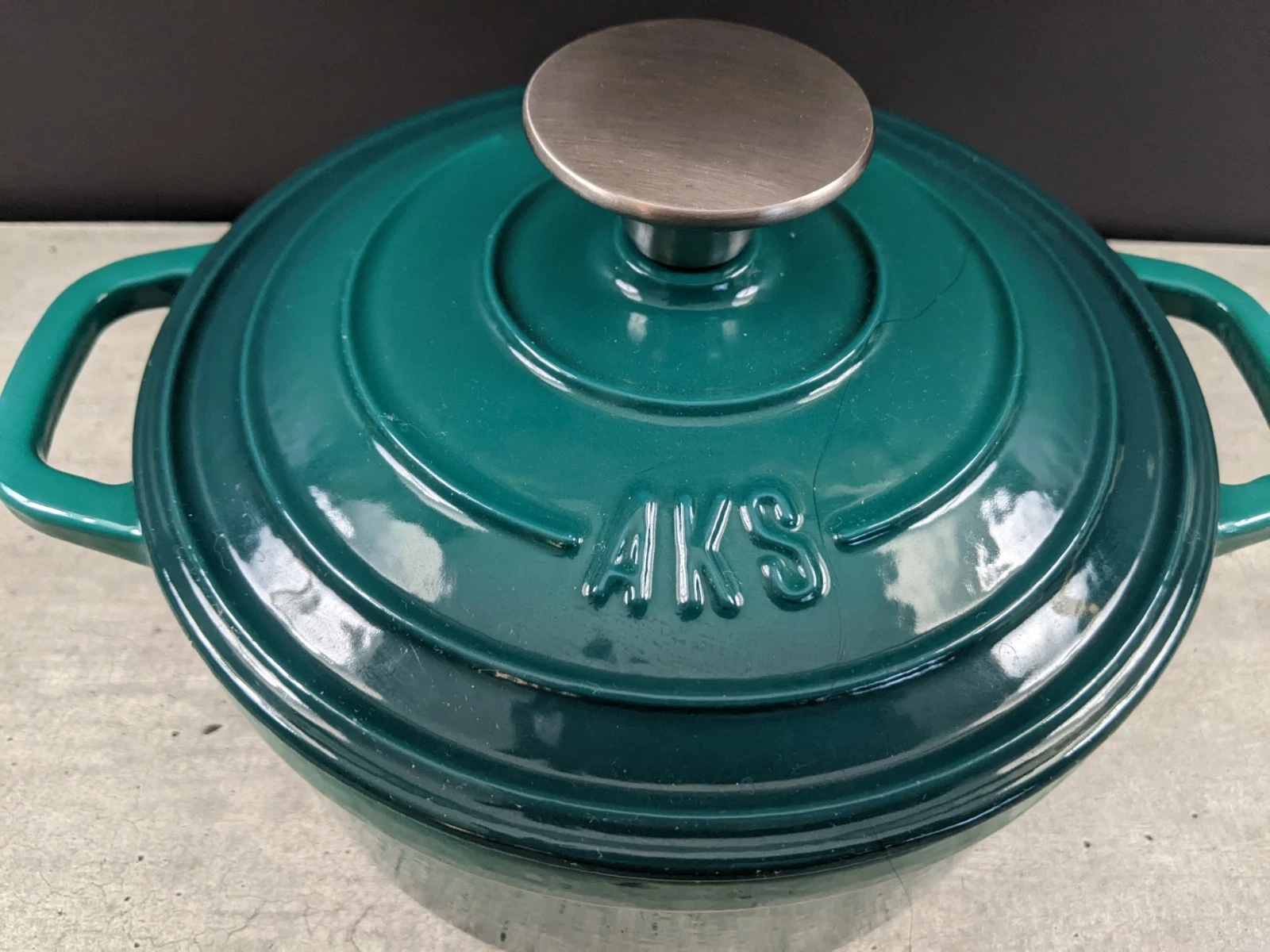 AKS Artisian Kitchen Supply 2 QT Green Enameled Ceramic Cast Iron Dutch Oven NEW
Opens in a new wind