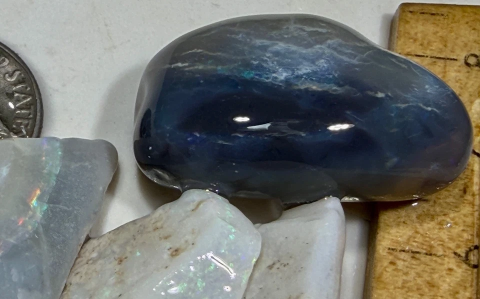 SUBASTAS AUSTRALIANAS DE ÓPALO ÁSPERO 🎄🎅BARRAS DE COLOR ROJO CRISTAL OSCURO NEGRO 139c VIDO Foto 3 de 4