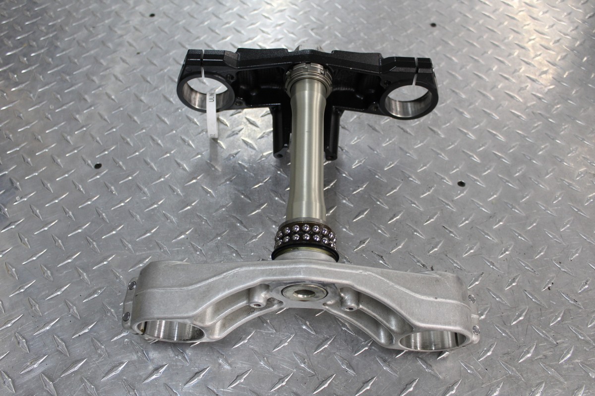 2010 KAWASAKI NINJA ZX14 ZX1400 FRONT FORKS CLAMP TRIPLE TREE STEM