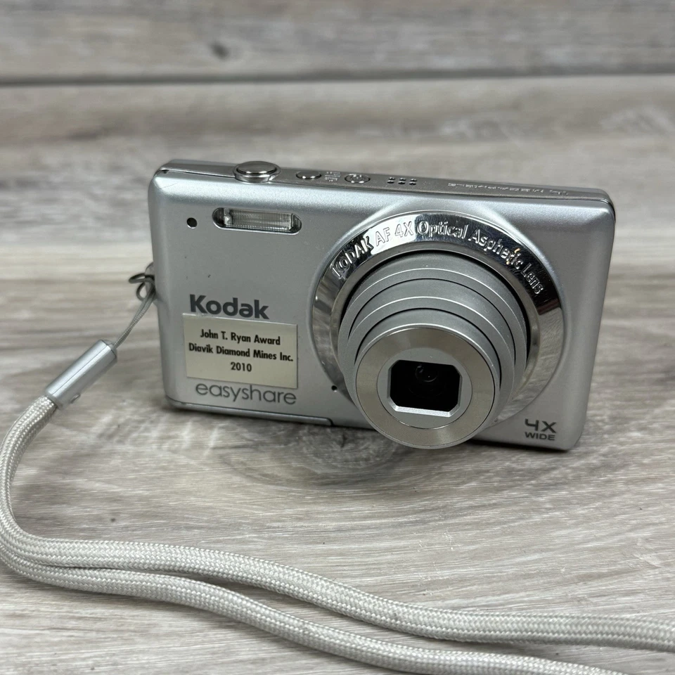 Kodak EasyShare M522 14.0MP Digital Compact Camera 4x Zoom With Battery - Image 2 of 4