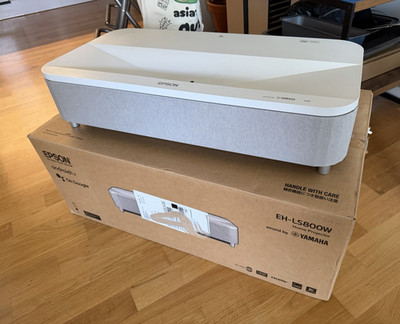 Epson EH-LS800W 4K PRO-UHD Laser TV UST Beamer 4000 Lumen, 4000 Std., Weiß OVP