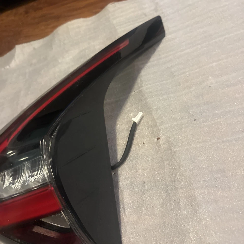 Lámpara trasera interior LED 26540-9UF0B - Escombros interiores OEM Nissan Murano Foto 2 de 4