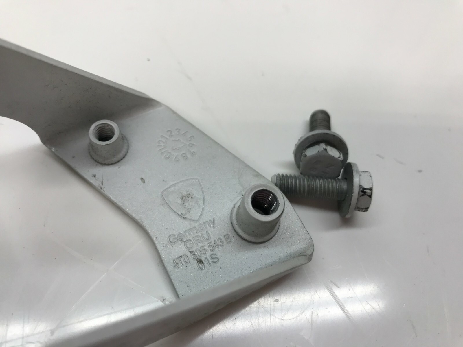 LAMBORGHINI HURACAN FRONT LEFT LH UPPER ANGLE BRACKET MOUNT OEM 4T0805543B