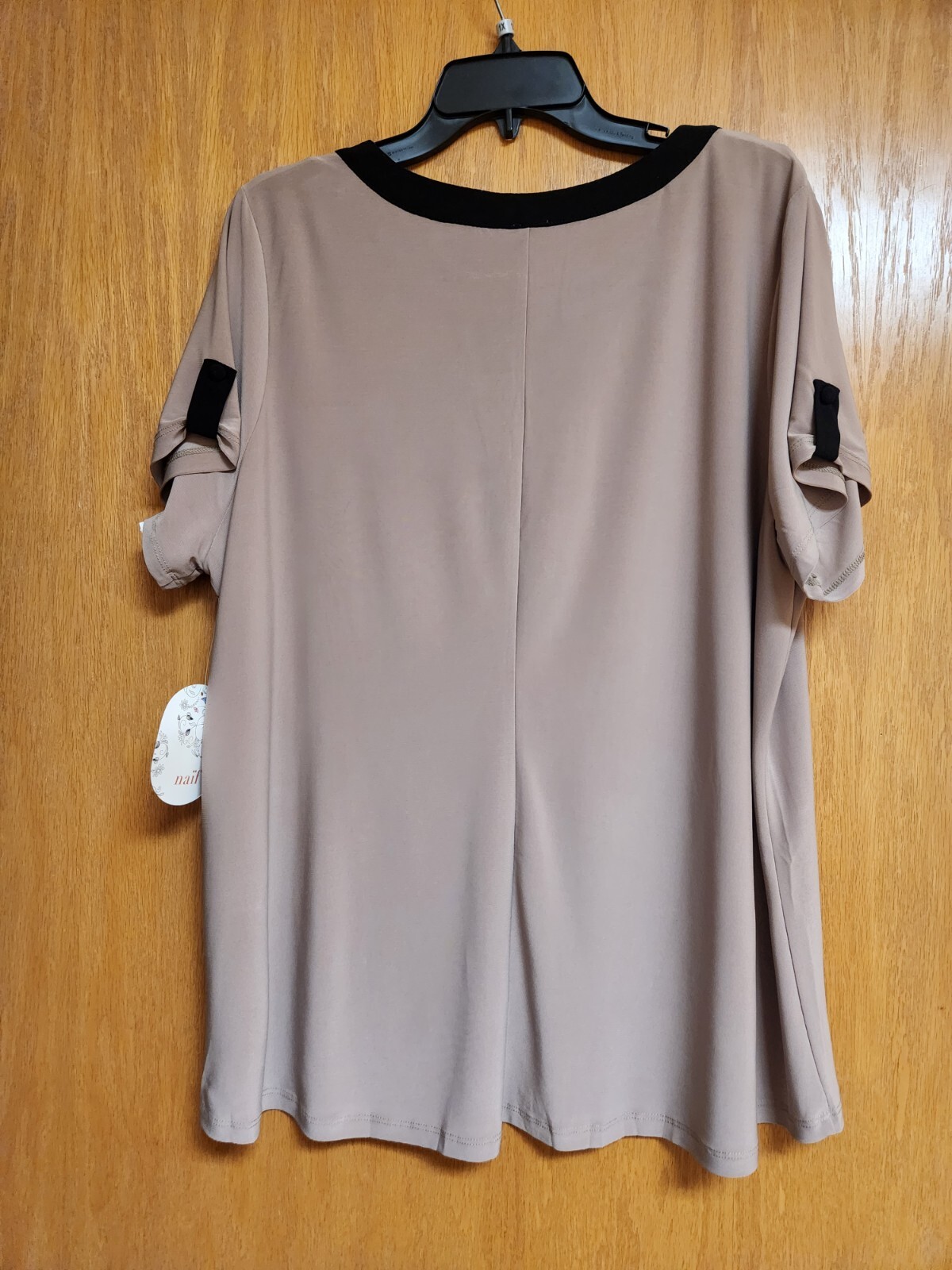 Taupe & Black Short Sleeve Top. NWT. 1X. By Naif. Cute.