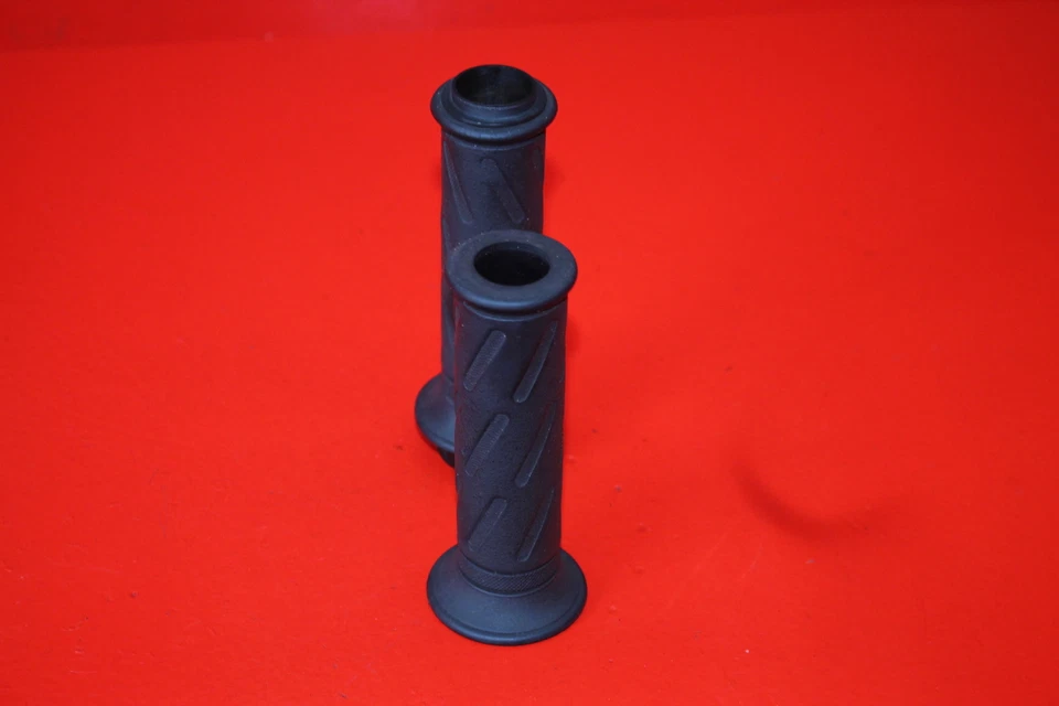 09 2009 SUZUKI KATANA 650 DERECHA IZQUIERDA CLIPON MANILLAR EMPUÑADURAS JUEGO DE PARES Foto 2 de 4