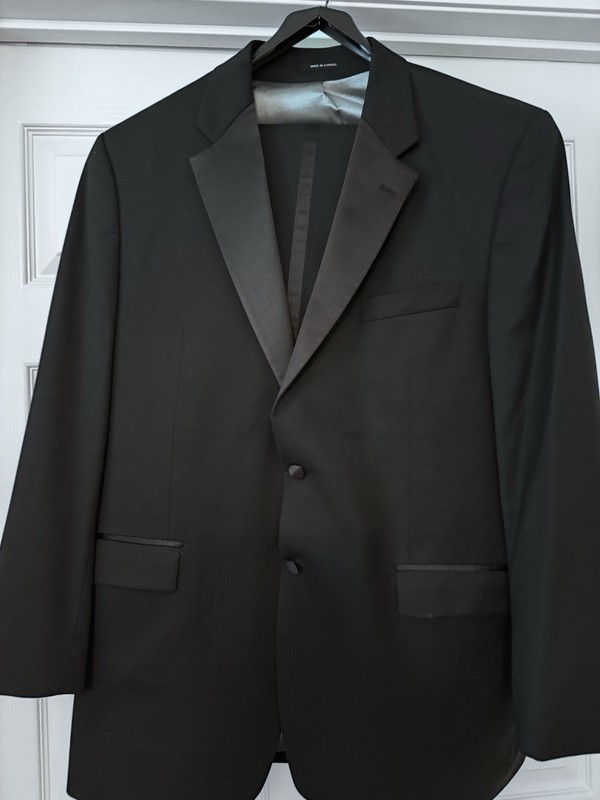 Men’s Calvin Klein Tuxedo; 42 Long; Pants 38 X 32; Excellent Condition; Black