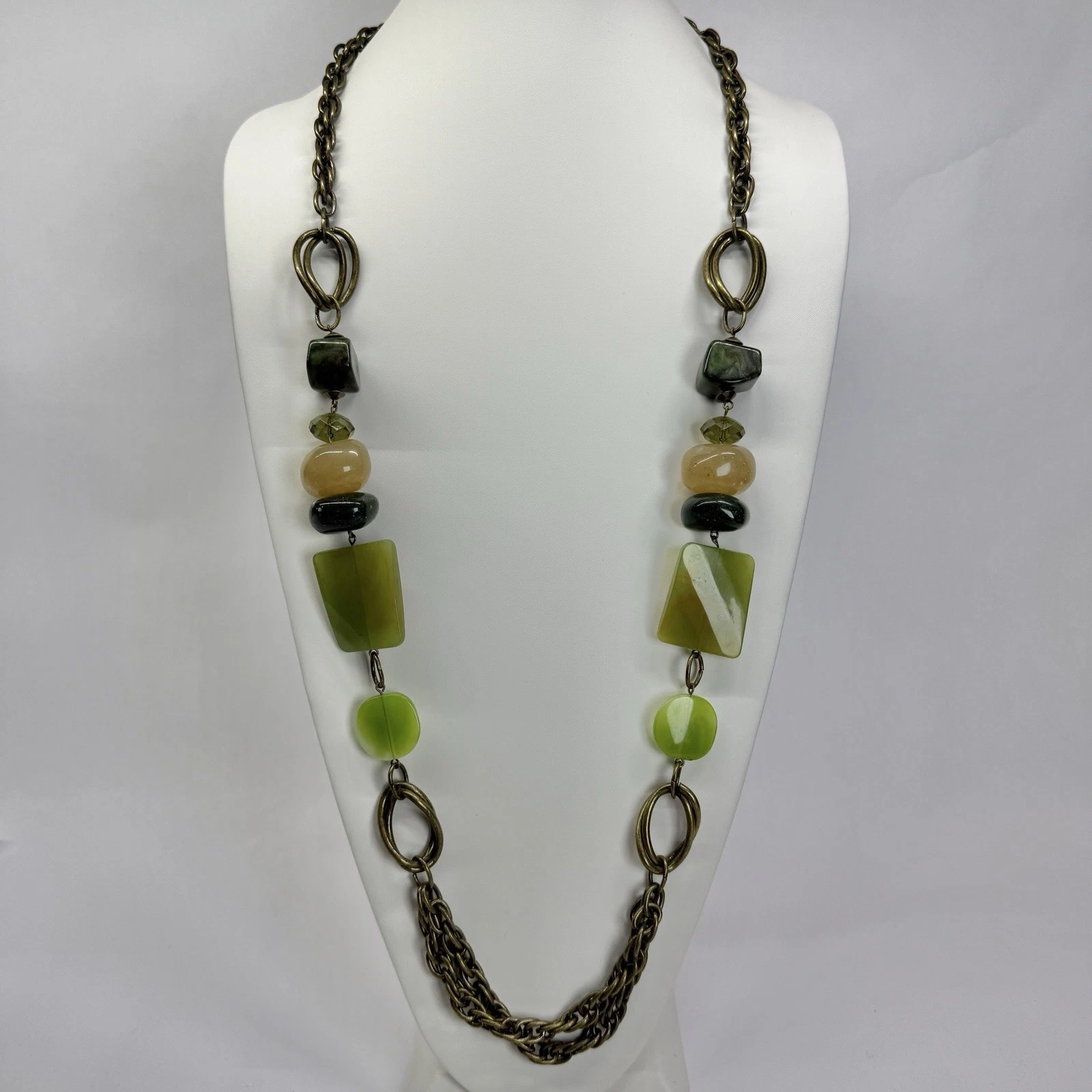 AVON Chunky Green Beaded Statement Gold Tone Vintage Necklace Jewelry N209