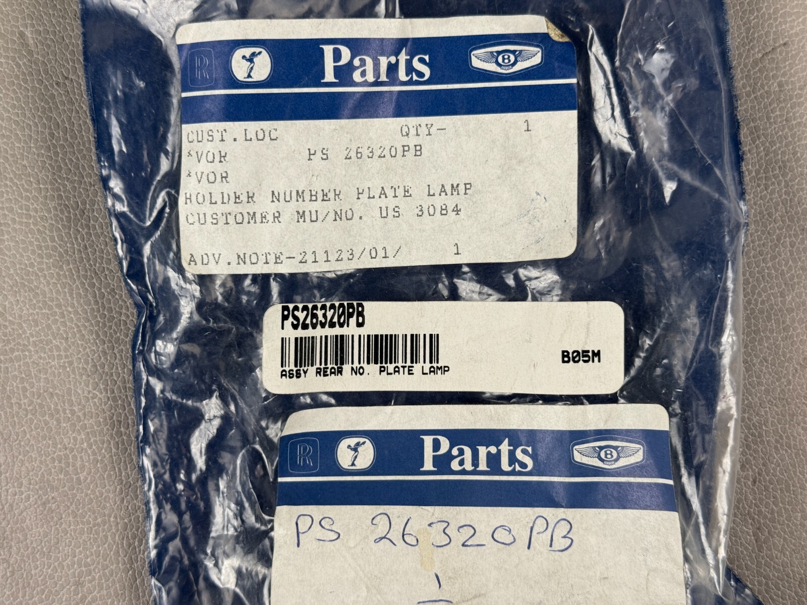BRAND NEW! GENUINE BENTLEY REAR NUMBER PLATE LAMP LIGHT ASSEMBLEY OEM PS26320PB